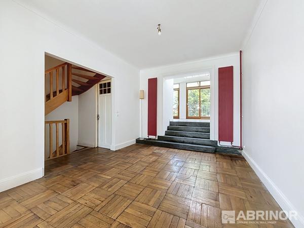 RARE À LILLE – 193.65 m² habitables avec garage et extérieur ! LILLE