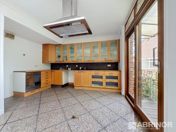 RARE À LILLE – 193.65 m² habitables avec garage et extérieur ! LILLE