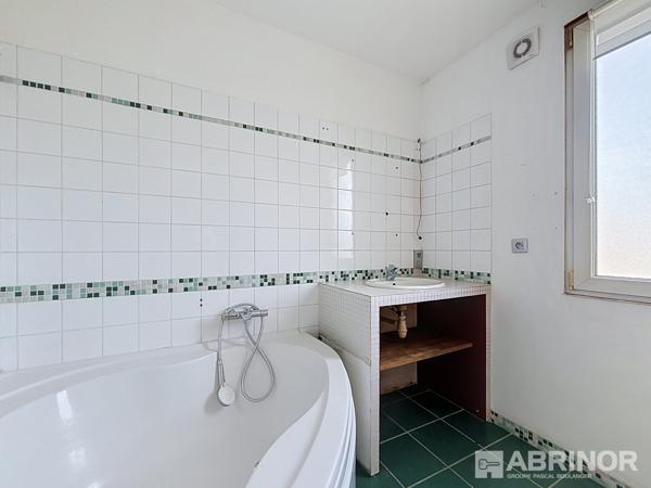 RARE À LILLE – 193.65 m² habitables avec garage et extérieur ! LILLE