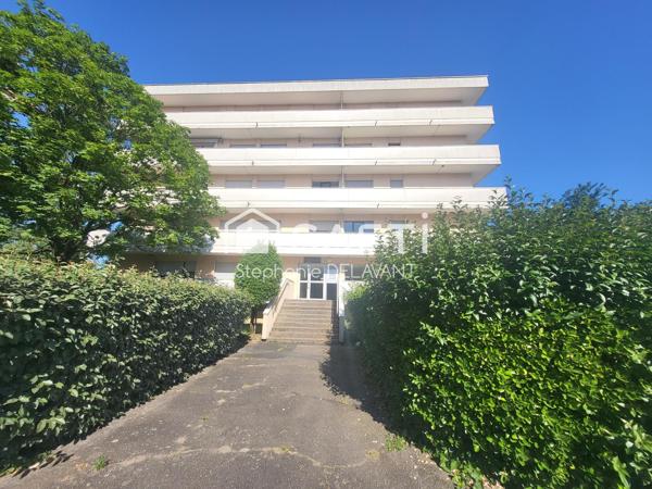 Grand T2 proche commerces et transports