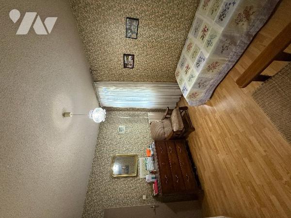 Appartement T4 lumineux à Nîmes, résidence calme, balcon, garage, parking, à rafraîchir.