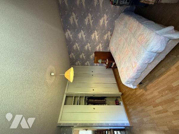 Appartement T4 lumineux à Nîmes, résidence calme, balcon, garage, parking, à rafraîchir.