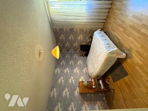 Appartement T4 lumineux à Nîmes, résidence calme, balcon, garage, parking, à rafraîchir.