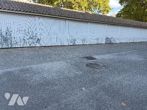 Appartement T4 lumineux à Nîmes, résidence calme, balcon, garage, parking, à rafraîchir.