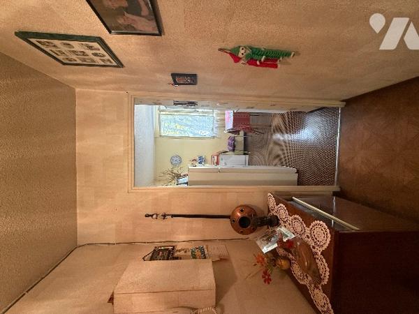 Appartement T4 lumineux à Nîmes, résidence calme, balcon, garage, parking, à rafraîchir.