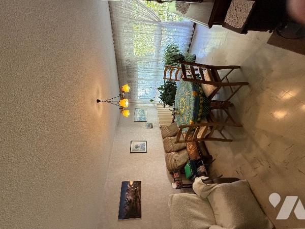 Appartement T4 lumineux à Nîmes, résidence calme, balcon, garage, parking, à rafraîchir.