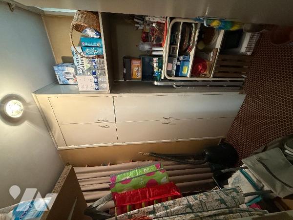 Appartement T4 lumineux à Nîmes, résidence calme, balcon, garage, parking, à rafraîchir.