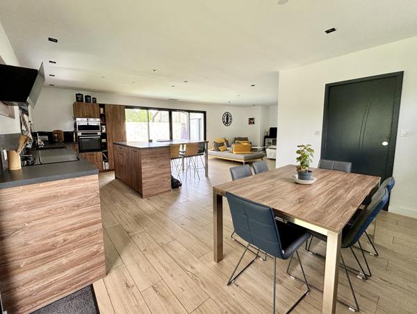 Maison
         6 pièces
        - 140 m²