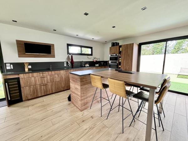 Maison
         6 pièces
        - 140 m²