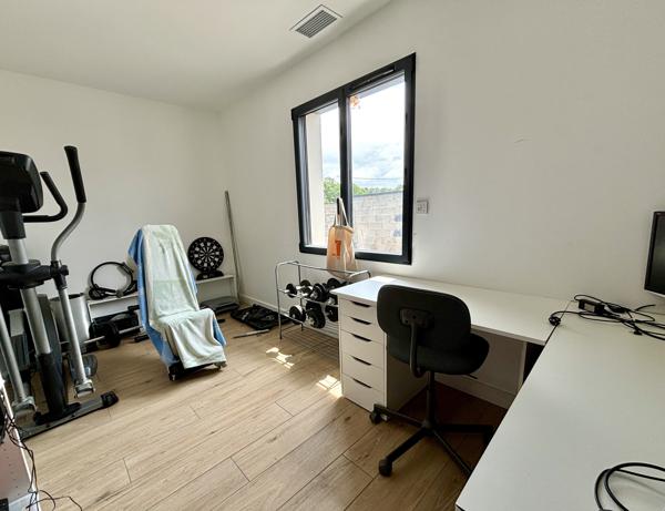 Maison
         6 pièces
        - 140 m²