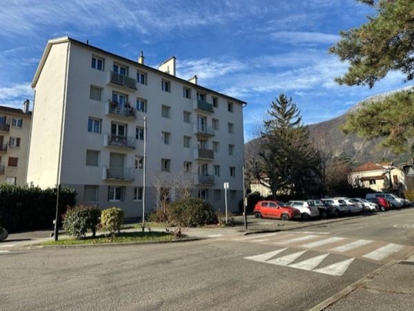 LA TRONCHE (38), rue Doyen Gosse Appartement 5 pièces