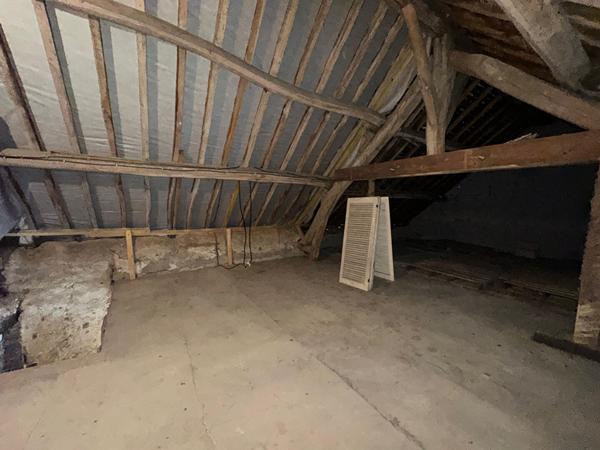 Maison 104 m² + dépendances Gros potentiel Thivars