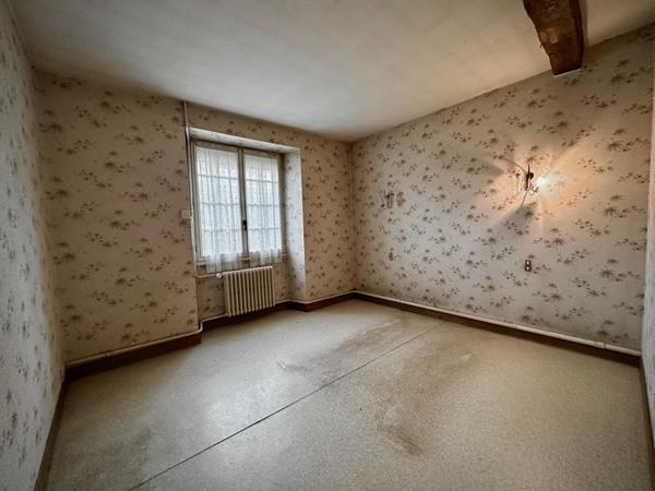 Maison 104 m² + dépendances Gros potentiel Thivars