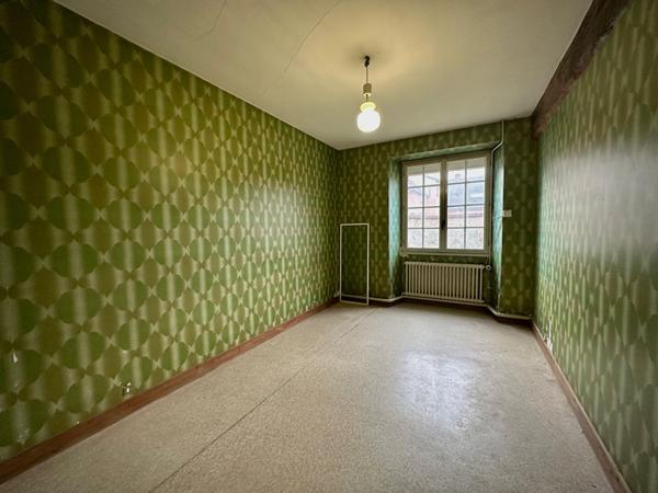 Maison 104 m² + dépendances Gros potentiel Thivars