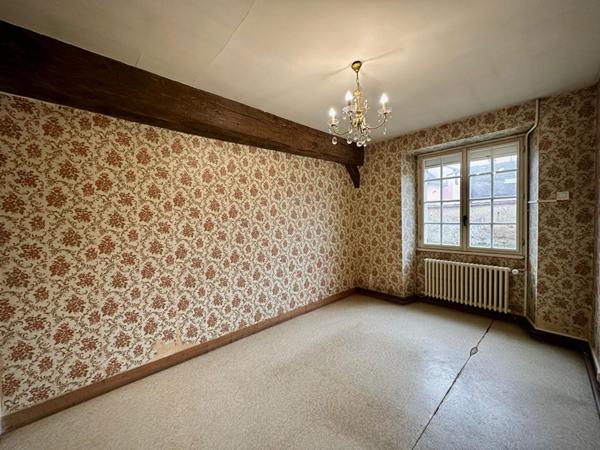 Maison 104 m² + dépendances Gros potentiel Thivars