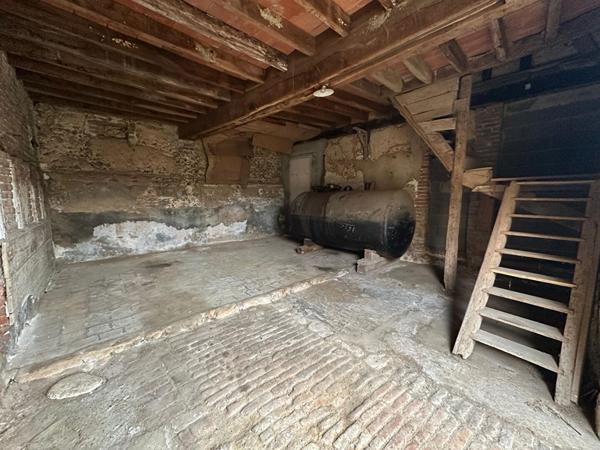 Maison 104 m² + dépendances Gros potentiel Thivars