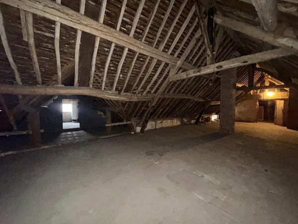 Maison 104 m² + dépendances Gros potentiel Thivars