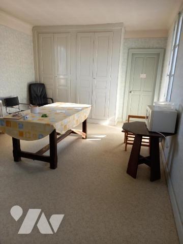 IMMEUBLE A USAGE DE BUREAUX