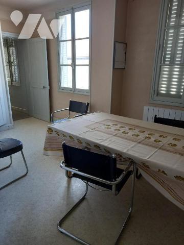 IMMEUBLE A USAGE DE BUREAUX