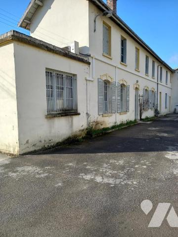 IMMEUBLE A USAGE DE BUREAUX