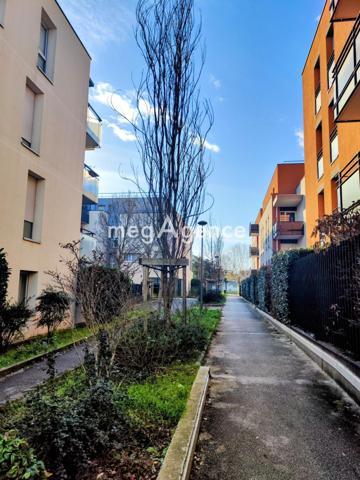 Appartement à MEYZIEU, 69330 - 4 pièces 77m²