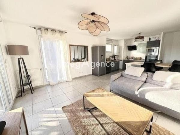 Appartement à MEYZIEU, 69330 - 4 pièces 77m²