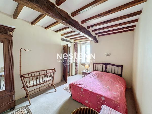 Maison Seissan 10 pieces 280 m2 jardin 7000 m2 calme sans vis a vis