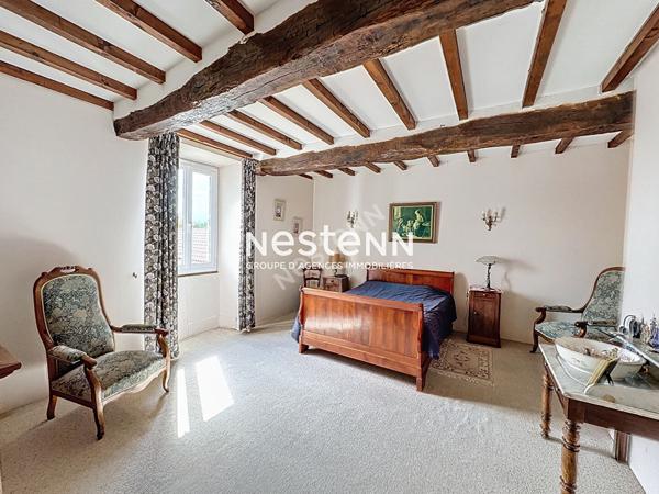 Maison Seissan 10 pieces 280 m2 jardin 7000 m2 calme sans vis a vis