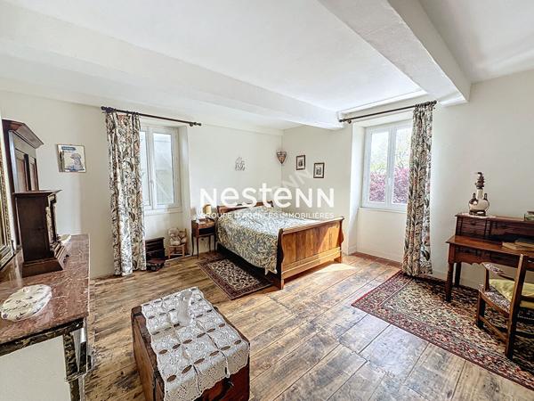 Maison Seissan 10 pieces 280 m2 jardin 7000 m2 calme sans vis a vis