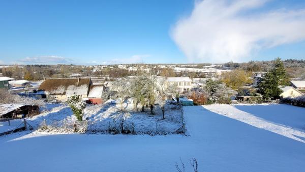 Maison de plein pied 118 m2 sur sous sol avec un terrain de 1900 m2