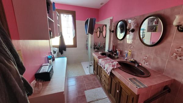 Maison de plein pied 118 m2 sur sous sol avec un terrain de 1900 m2