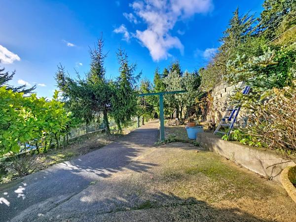 Maison de ville individuelle de plain-pied – Bien atypique à fort potentiel à Bédarieux