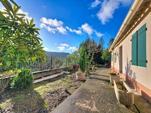 Maison de ville individuelle de plain-pied – Bien atypique à fort potentiel à Bédarieux