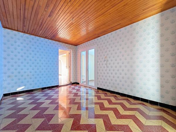 Maison de ville individuelle de plain-pied – Bien atypique à fort potentiel à Bédarieux