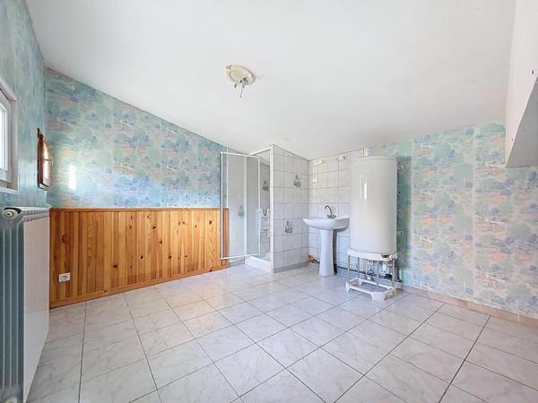 Maison de ville individuelle de plain-pied – Bien atypique à fort potentiel à Bédarieux