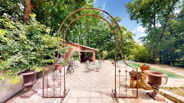 BASTIDE DE CHARME R+1  206m² sur TERRAIN  6.946m² avec PISCINE et GARAGE