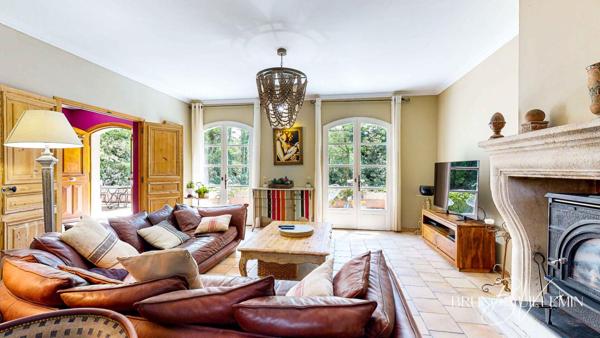 BASTIDE DE CHARME R+1  206m² sur TERRAIN  6.946m² avec PISCINE et GARAGE
