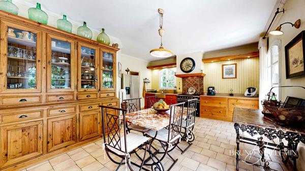 BASTIDE DE CHARME R+1  206m² sur TERRAIN  6.946m² avec PISCINE et GARAGE