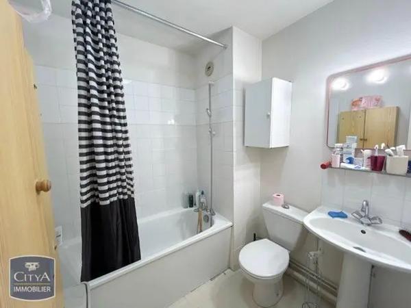 Appartement à louer 1 pièce 30.58m² Chambray-lès-Tours (37170)