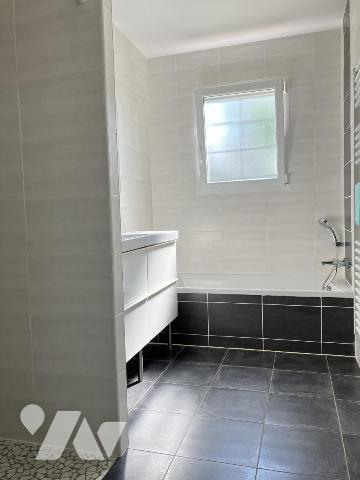 SAINTE-PAZANNE en lotissement, plain-pied, 3 chambres, garage, terrain clos