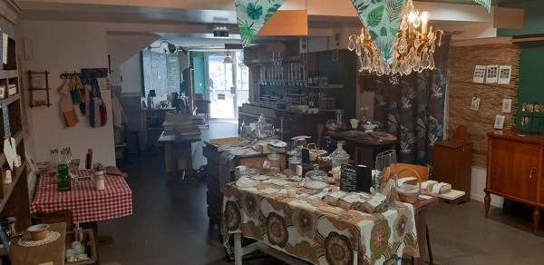 Local commercial , Laval Local commercial , Laval