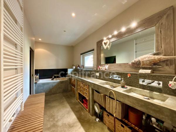 Maison à vendre 6 pièces PEZENAS (34)Garage jardin et piscine