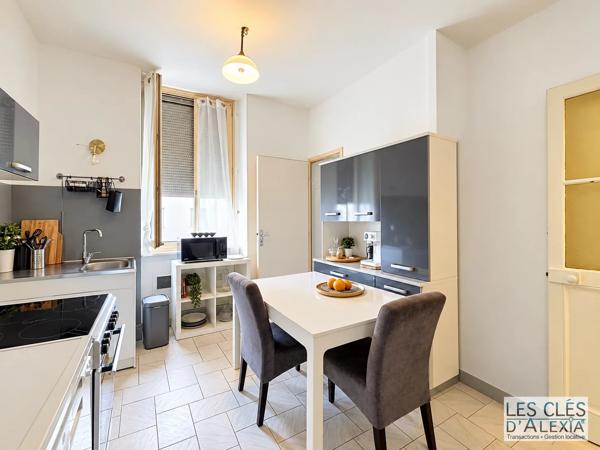 VILLEURBANNE – T3  de 62,36 M² - TRAVERSANT AVEC VUE DÉGAGÉE