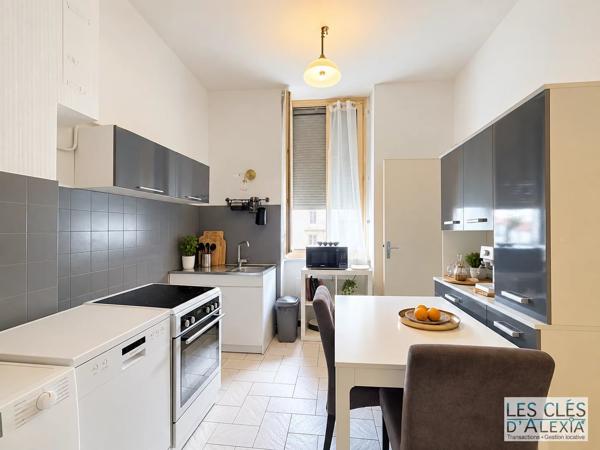 VILLEURBANNE – T3  de 62,36 M² - TRAVERSANT AVEC VUE DÉGAGÉE