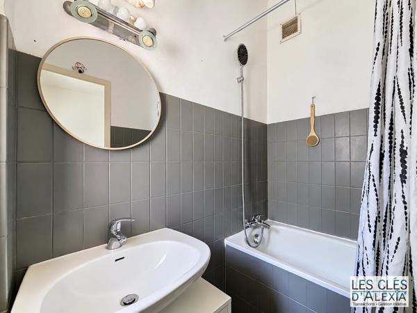 VILLEURBANNE – T3  de 62,36 M² - TRAVERSANT AVEC VUE DÉGAGÉE