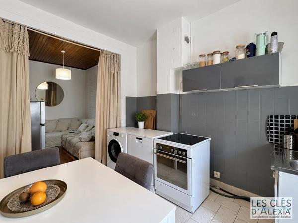 VILLEURBANNE – T3  de 62,36 M² - TRAVERSANT AVEC VUE DÉGAGÉE