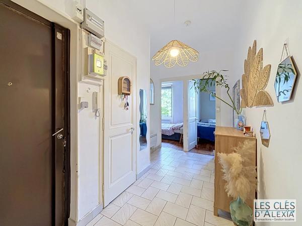 VILLEURBANNE – T3  de 62,36 M² - TRAVERSANT AVEC VUE DÉGAGÉE