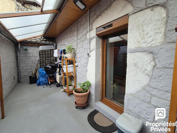 Collonges (01550) - Maison de village rénovée 4 pièces de 93 m² avec loggia et parking privatif
