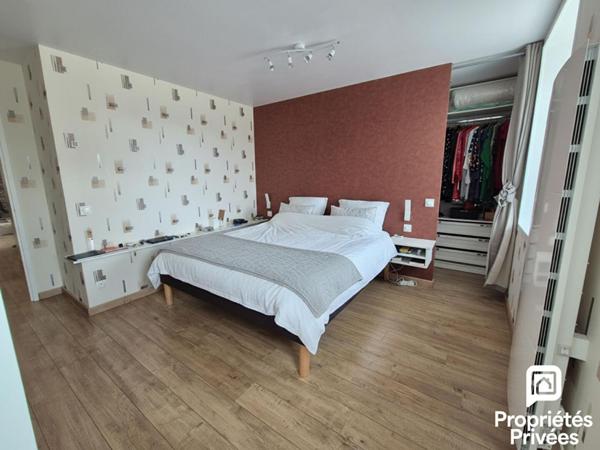 Collonges (01550) - Maison de village rénovée 4 pièces de 93 m² avec loggia et parking privatif