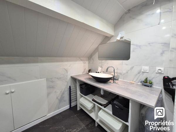 Collonges (01550) - Maison de village rénovée 4 pièces de 93 m² avec loggia et parking privatif